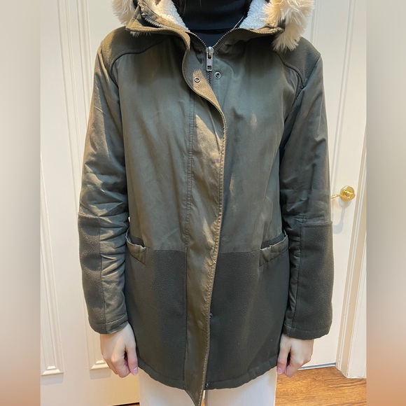 Forever 21 green jacket with white fur hood - Picture 4 of 8